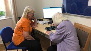 Glasgow care home Resident learns new computer skill